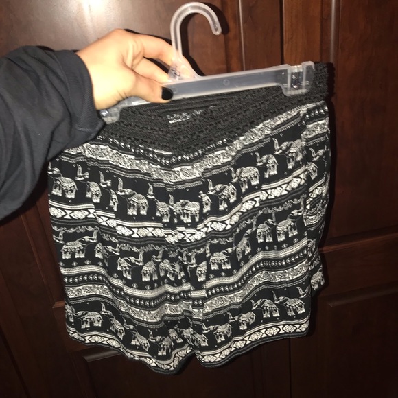 H and m elephant flowy shorts - Picture 2 of 2